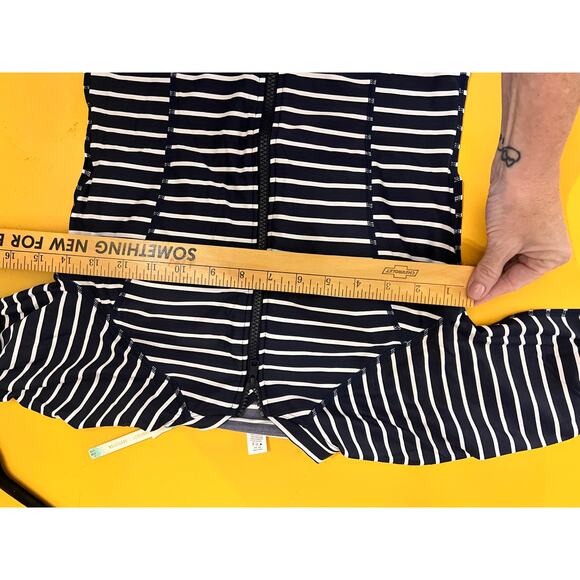Sea Level Swim Chamarel 3/4 Sleeve Multifit Rash Vest Navy/White Womens US 6 NWT - Picture 7 of 9